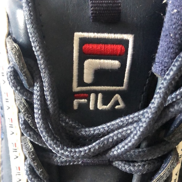 Fila women’s size 6.5US shoes. Used see pics - Picture 5 of 7